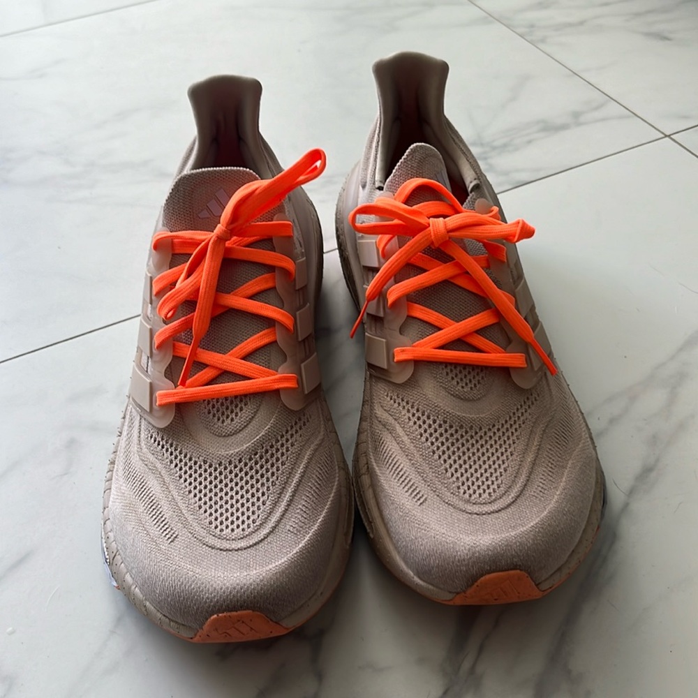 Ultra boost light wonder taupe
